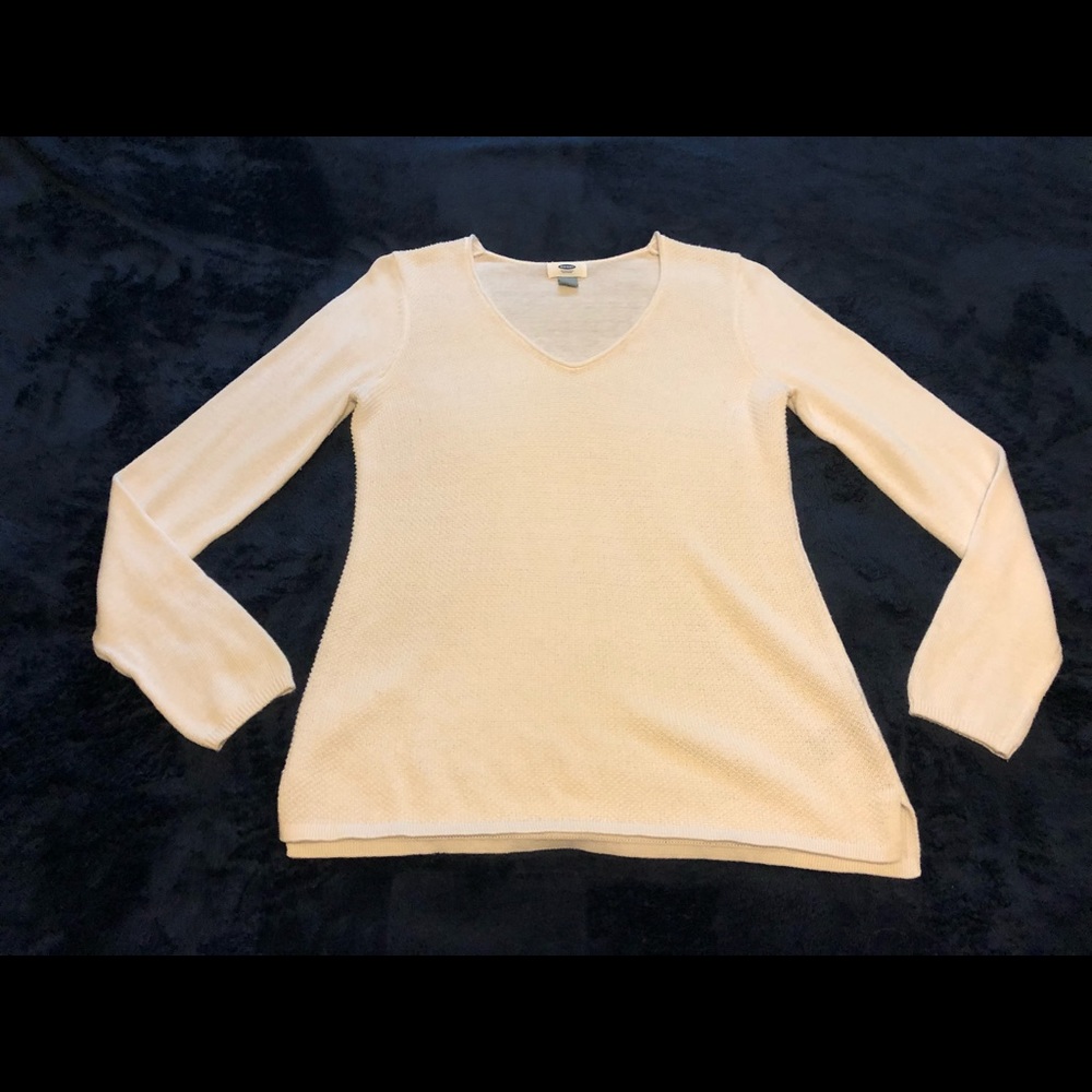 White old navy sweater size medium